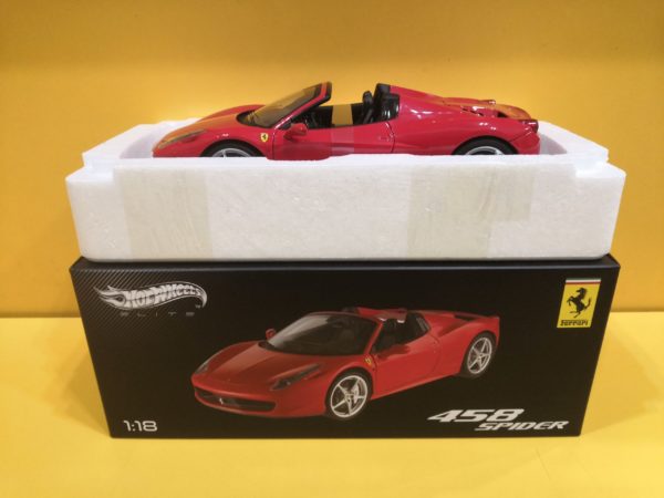 Hot Wheels Elite - Ferrari 458 Spider 2011 Rosso