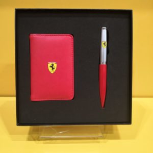 Set Regalo Ferrari con Portatessere e Penna