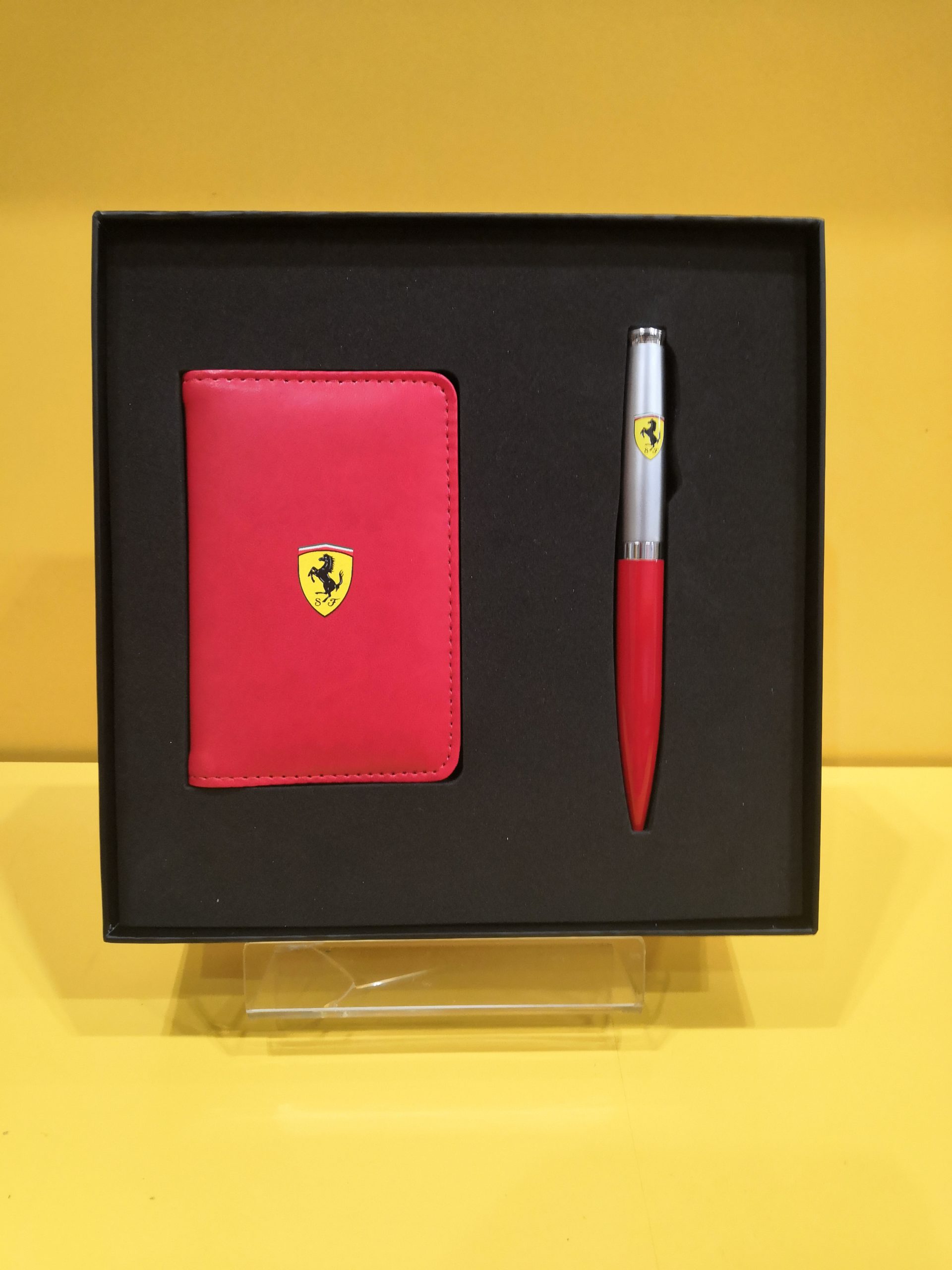 Set Regalo Ferrari con Portatessere e Penna