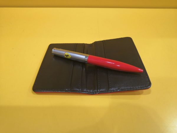 Set Regalo Ferrari con Portatessere e Penna - immagine 2