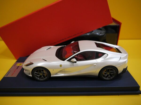 Look Smart LS18_014C – Ferrari 812 Superfast 2017 Bianco Italia