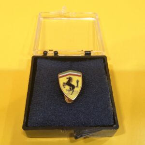 Spilla OMEA da Bavero Smaltata Ferrari 1.5 cm in Ottone