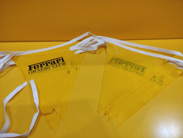 Cappellino e Gagliardetto Ferrari Owner's Club - immagine 4