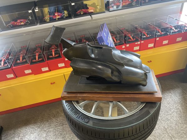 Franco Reggiani scultura in bronzo Evoluzione 50° Scuderia Ferrari 1979 - immagine 7