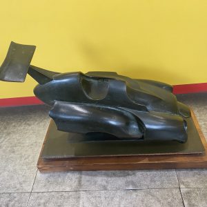 Franco Reggiani scultura in bronzo Evoluzione 50° Scuderia Ferrari 1979