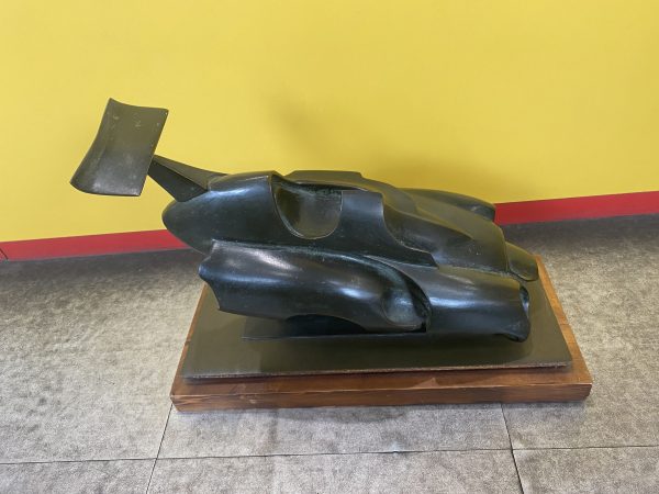 Franco Reggiani scultura in bronzo Evoluzione 50° Scuderia Ferrari 1979