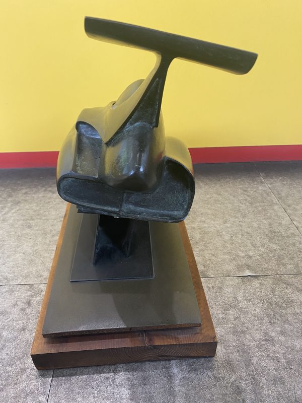 Franco Reggiani scultura in bronzo Evoluzione 50° Scuderia Ferrari 1979 - immagine 3