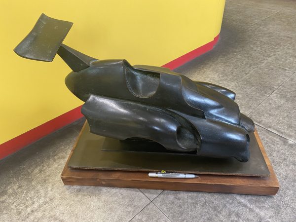 Franco Reggiani scultura in bronzo Evoluzione 50° Scuderia Ferrari 1979 - immagine 5